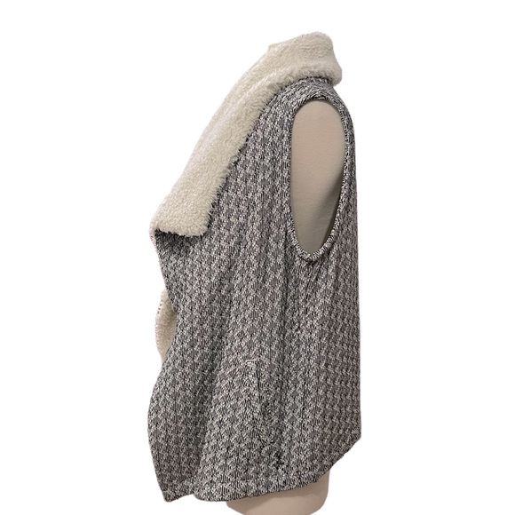 LOFT by Ann Taylor Women’s Vest Size Medium Gray in Color - Picture 2 of 5